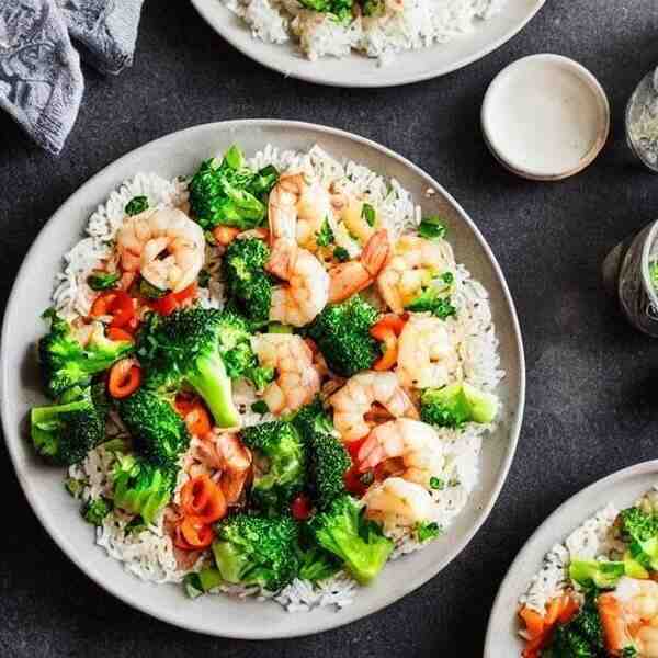 Кальмары с рисом креветками и брокколи